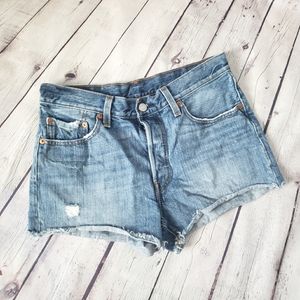 Levi's 501 Medium Wash Cut-Off Shorts size W28